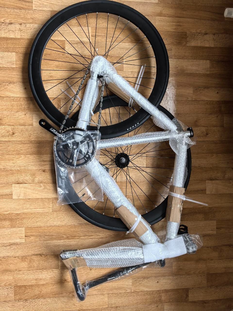 Новые трековые велосипеды /fixed gear TSUNAMI SNM100