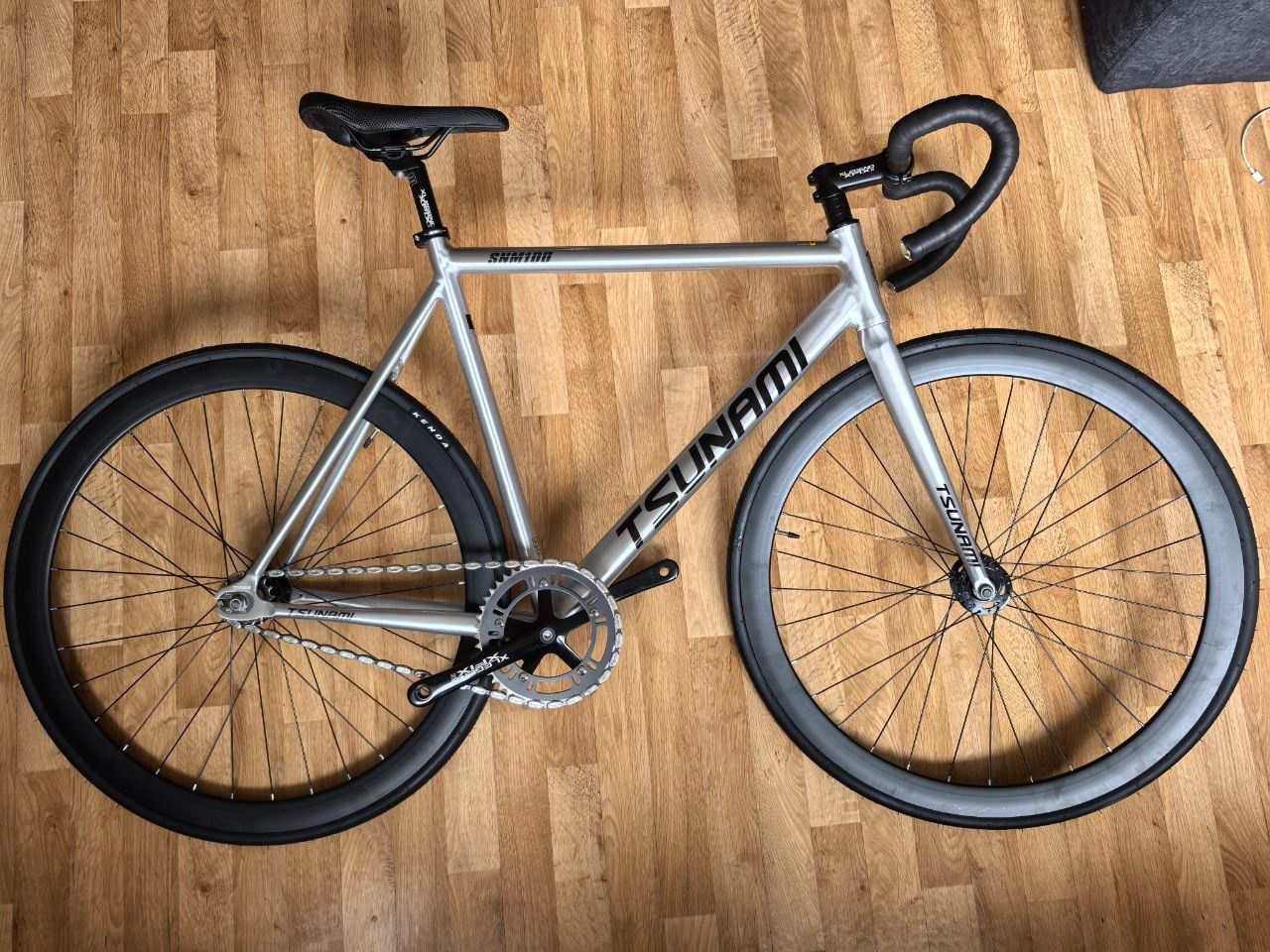 Новые трековые велосипеды /fixed gear TSUNAMI SNM100
