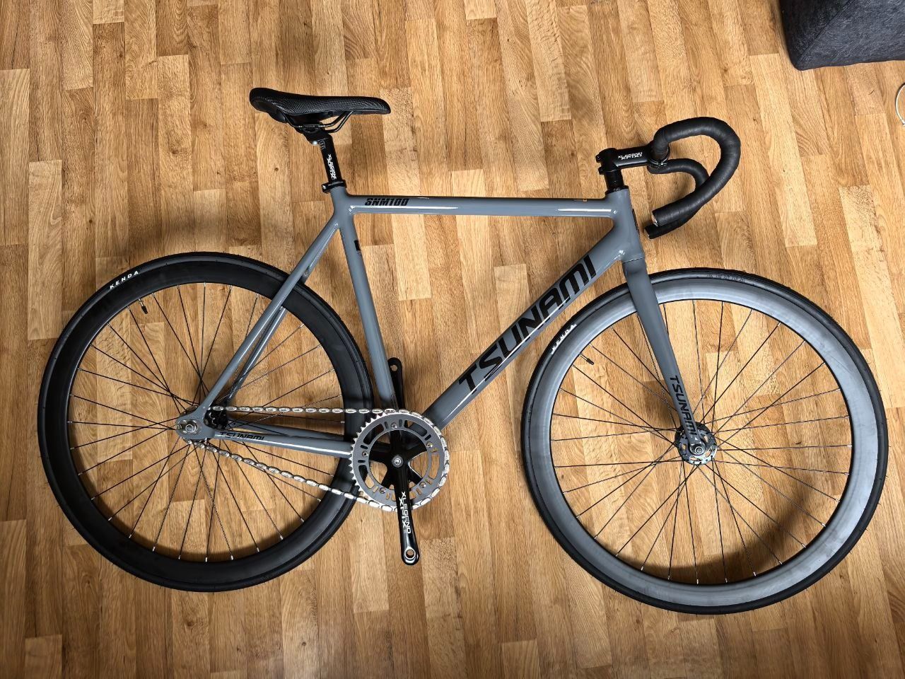 Новые трековые велосипеды /fixed gear TSUNAMI SNM100