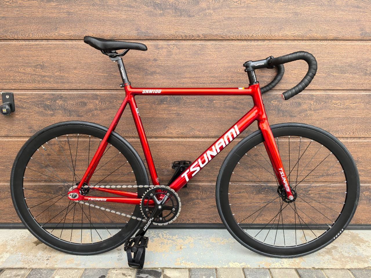 Новые трековые велосипеды /fixed gear TSUNAMI SNM100