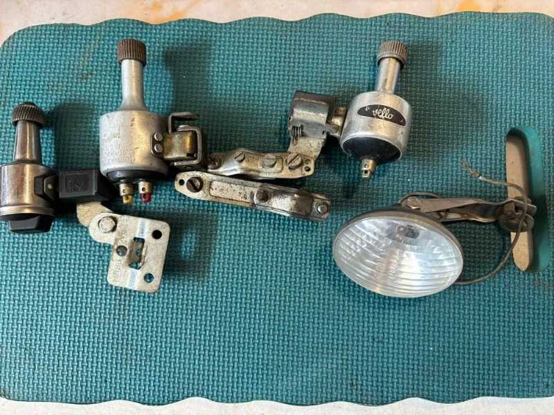 3 динамо - по 20р. за 1шт. 1 фару - 20р Отправлю европочтой за счет покупателя. Оптом - за 55р.