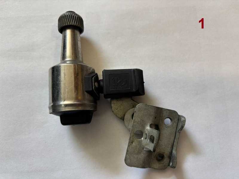 3 динамо - по 20р. за 1шт. 1 фару - 20р Отправлю европочтой за счет покупателя. Оптом - за 55р.