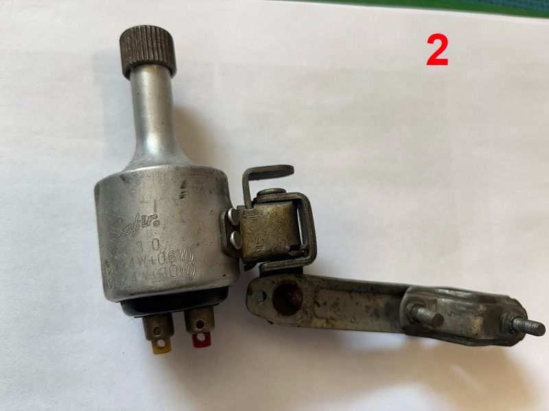 3 динамо - по 20р. за 1шт. 1 фару - 20р Отправлю европочтой за счет покупателя. Оптом - за 55р.