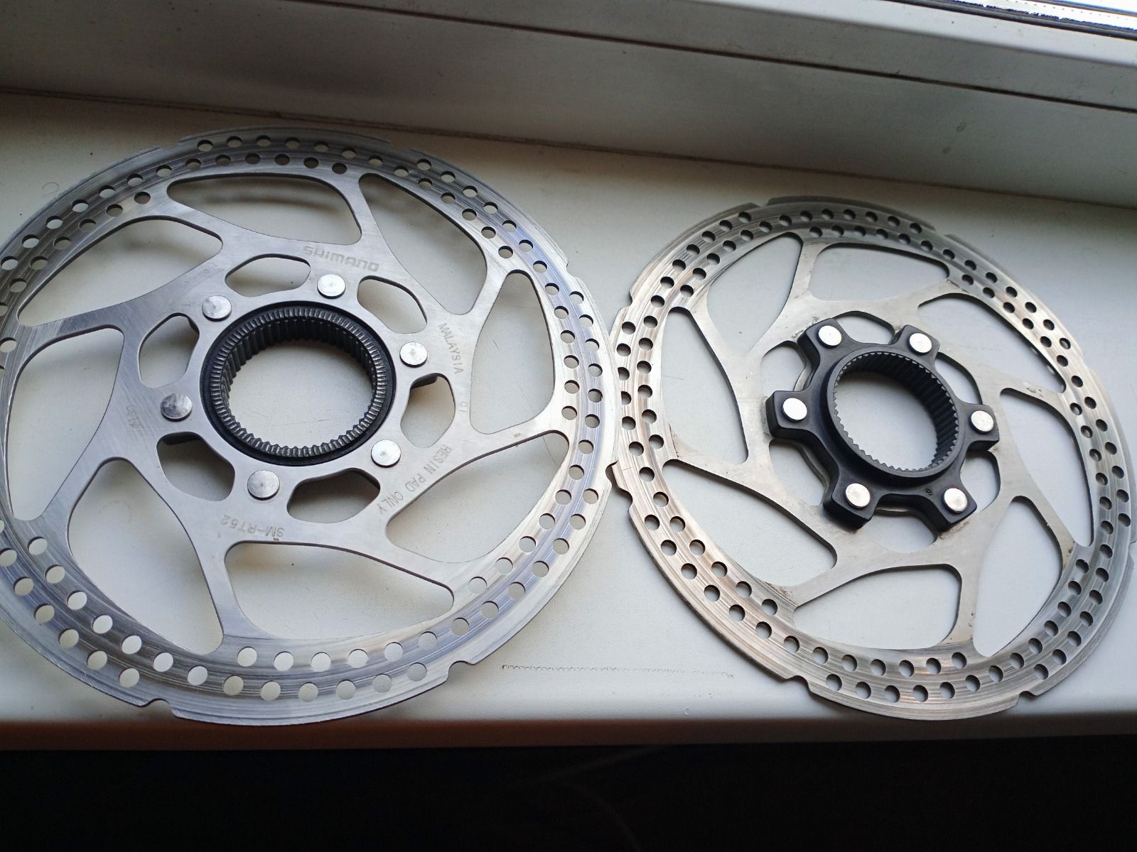 Комплект тормозных дисков (роторов) Shimano RT52 c креплением Center Lock
