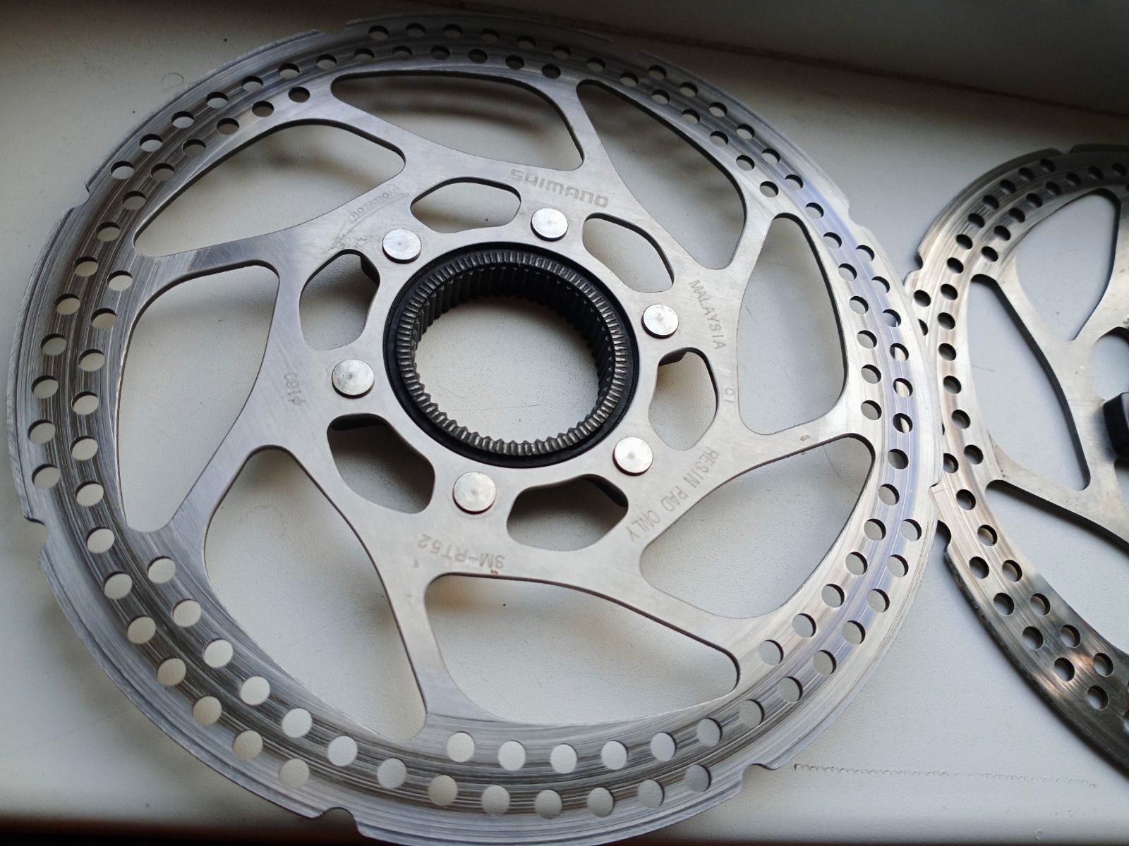 Комплект тормозных дисков (роторов) Shimano RT52 c креплением Center Lock