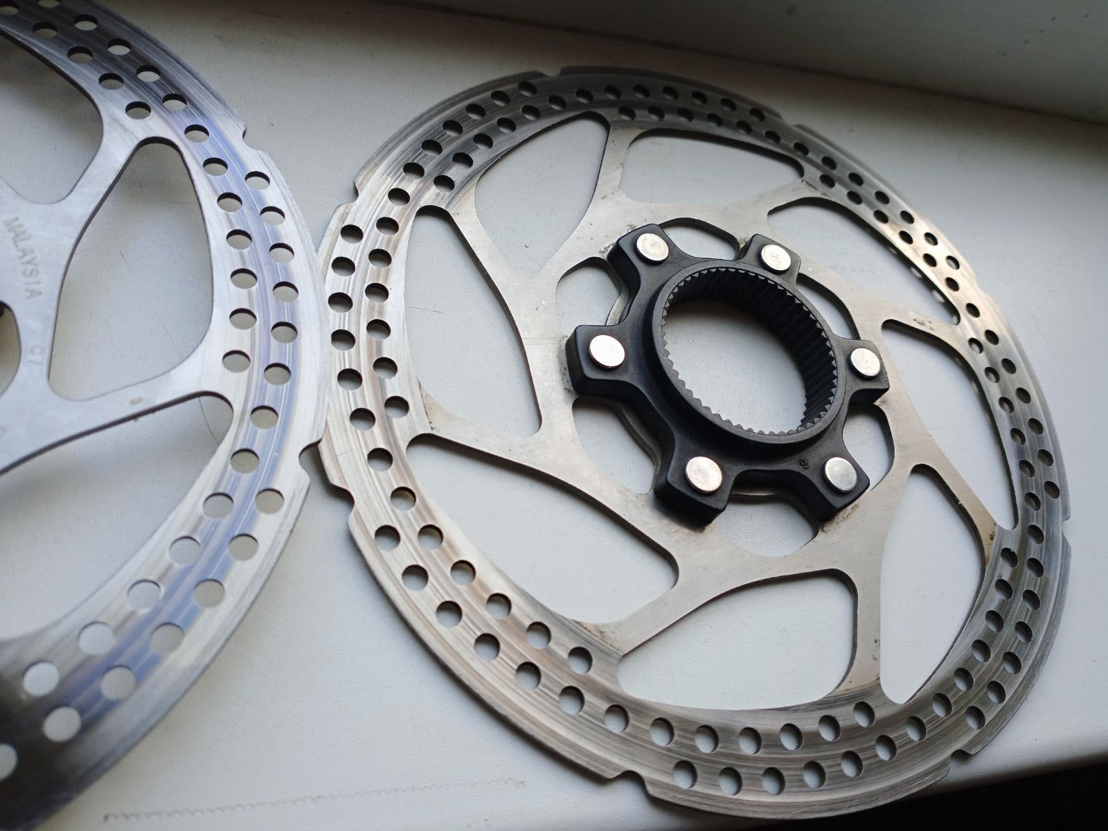 Комплект тормозных дисков (роторов) Shimano RT52 c креплением Center Lock