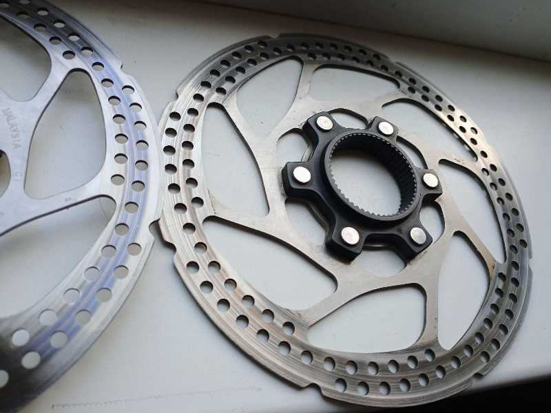 Комплект тормозных дисков (роторов) Shimano RT52 c креплением Center Lock