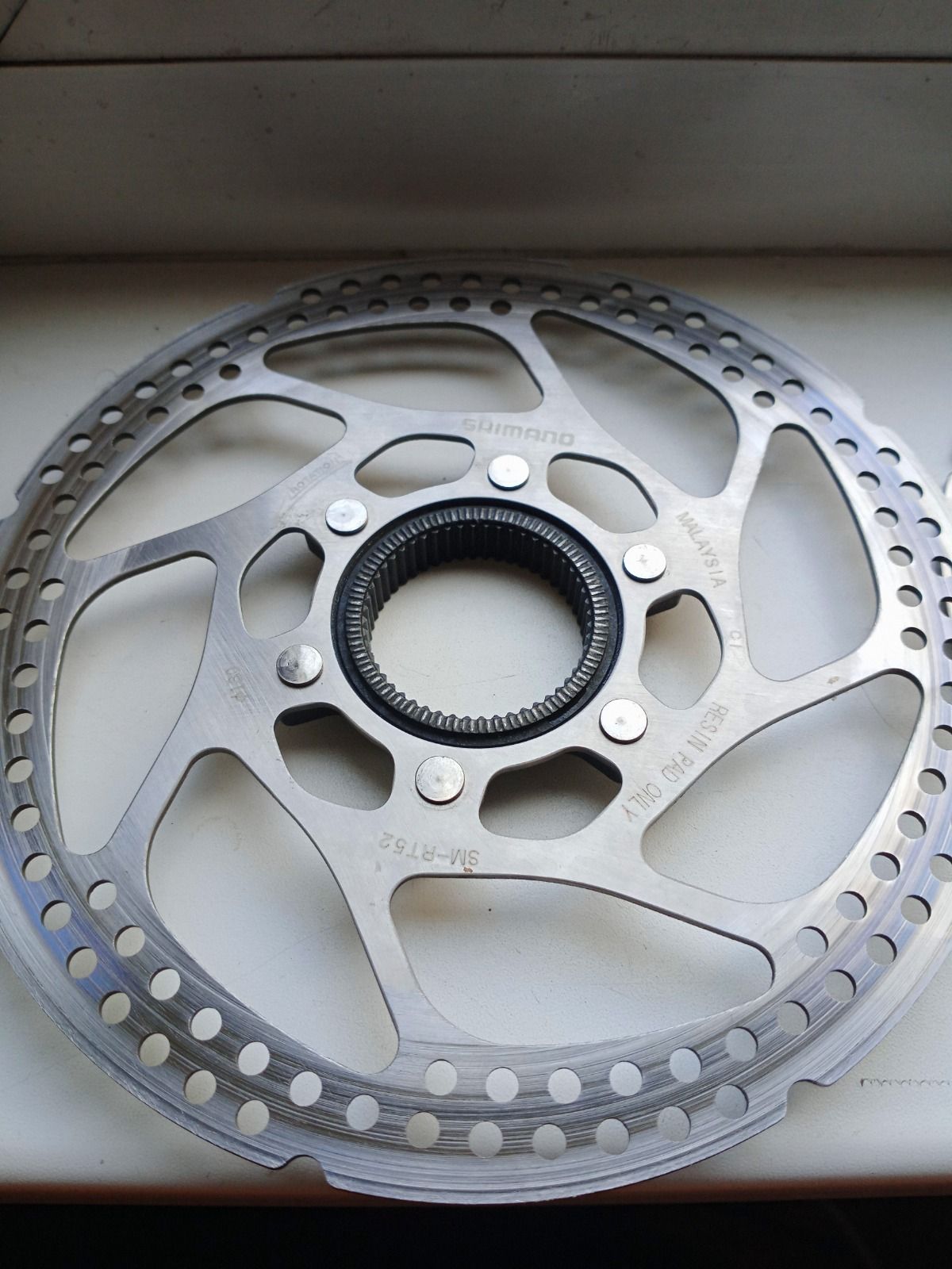 Комплект тормозных дисков (роторов) Shimano RT52 c креплением Center Lock