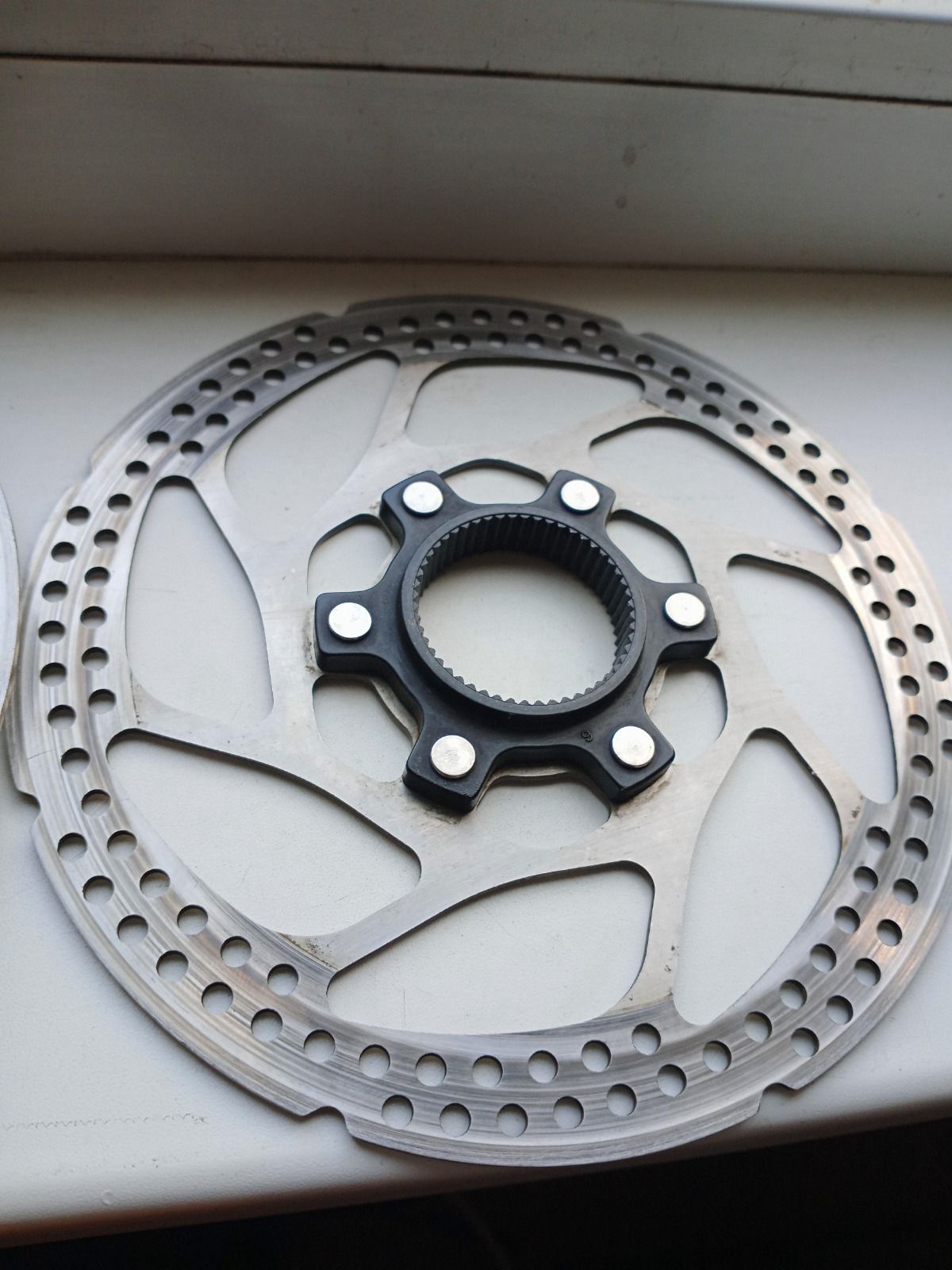 Комплект тормозных дисков (роторов) Shimano RT52 c креплением Center Lock