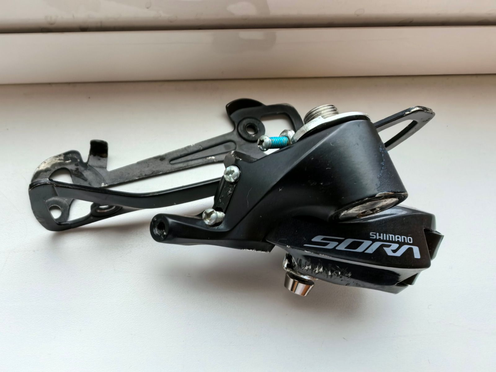 Задний переключатель Shimano Sora R3000 средняя лапа.