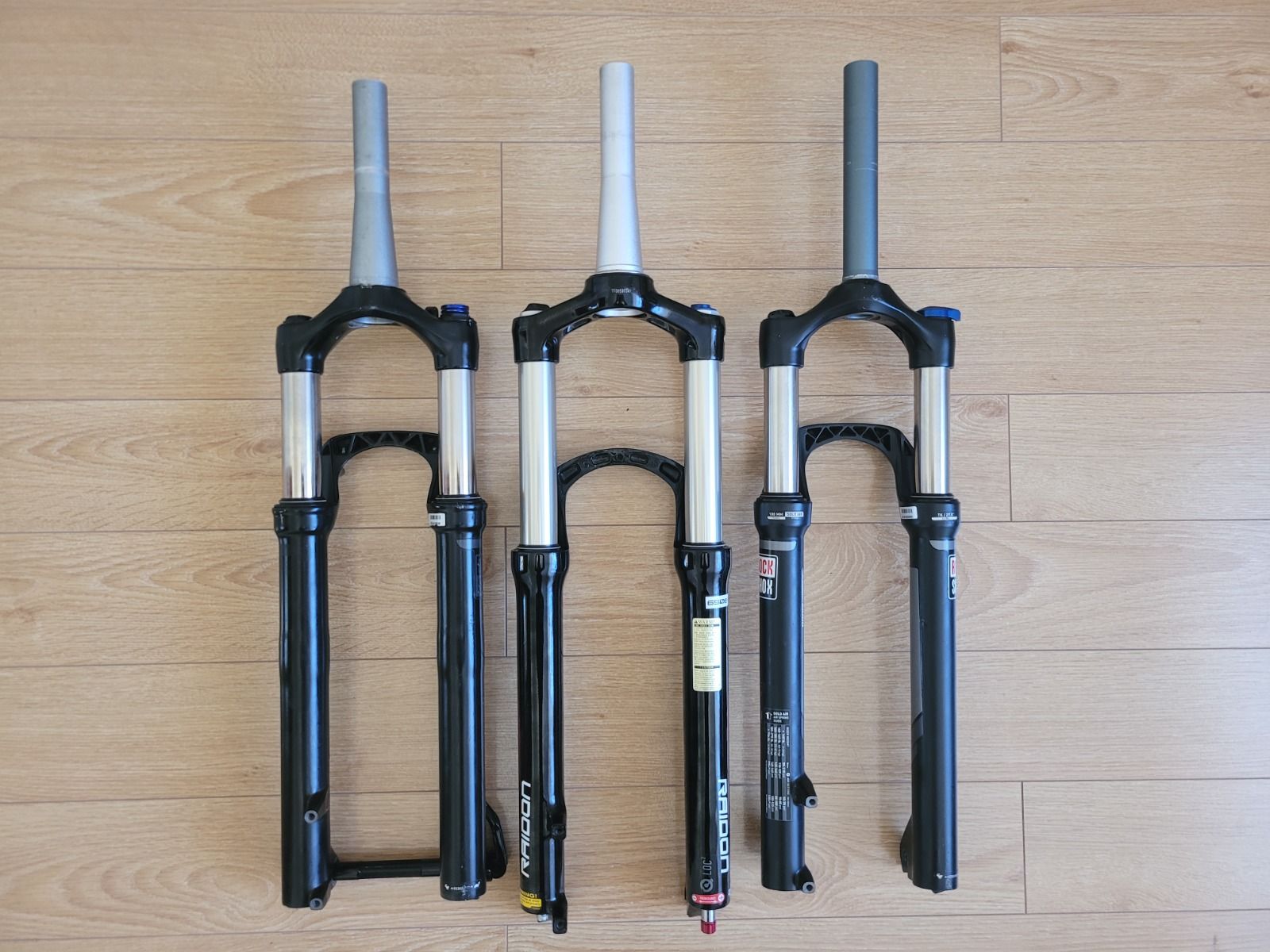 Вилки ROCKSHOX,  SRSUNTOUR  AIR 27.5.