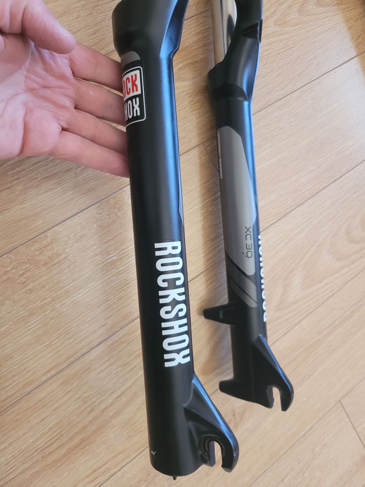 Вилки ROCKSHOX,  SRSUNTOUR  AIR 27.5.