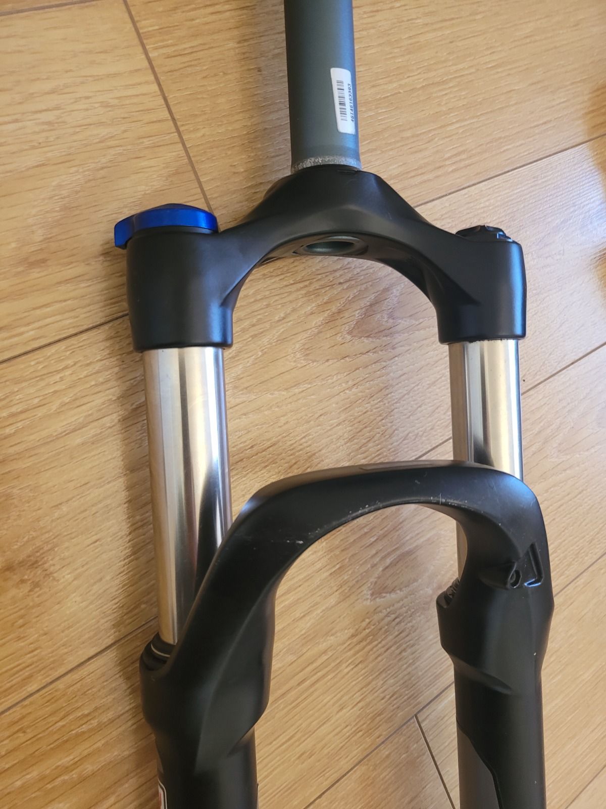 Вилки ROCKSHOX,  SRSUNTOUR  AIR 27.5.