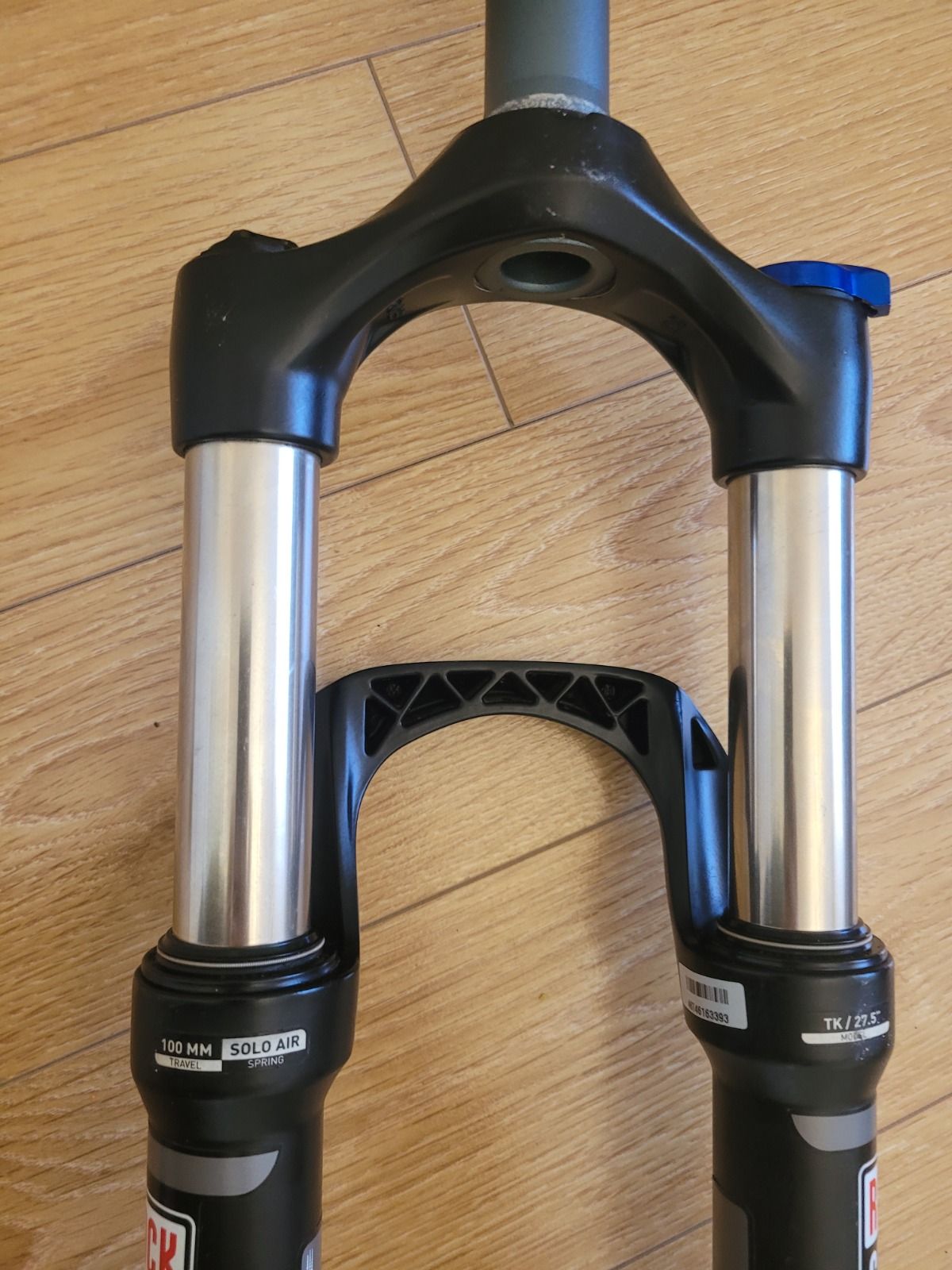 Вилки ROCKSHOX,  SRSUNTOUR  AIR 27.5.