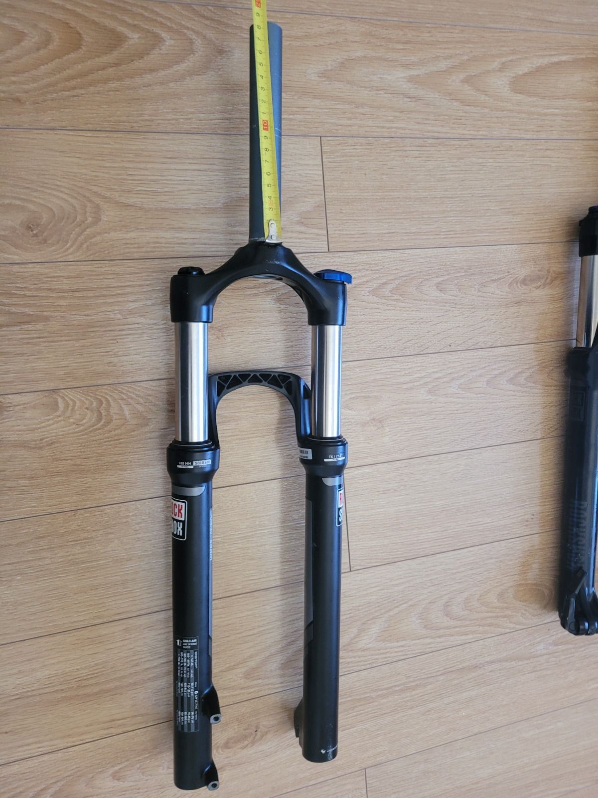 Вилки ROCKSHOX,  SRSUNTOUR  AIR 27.5.