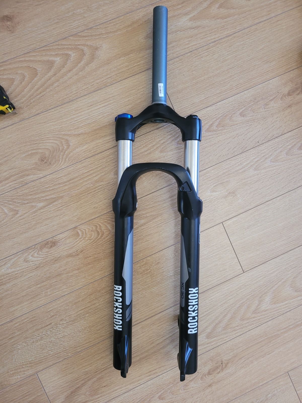 Вилки ROCKSHOX,  SRSUNTOUR  AIR 27.5.