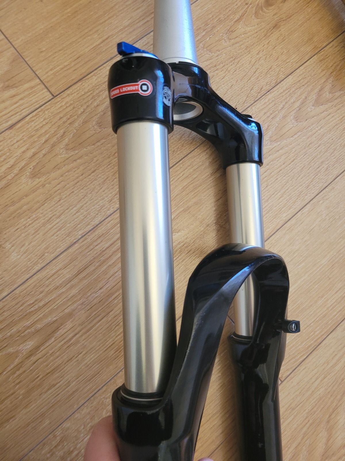 Вилки ROCKSHOX,  SRSUNTOUR  AIR 27.5.