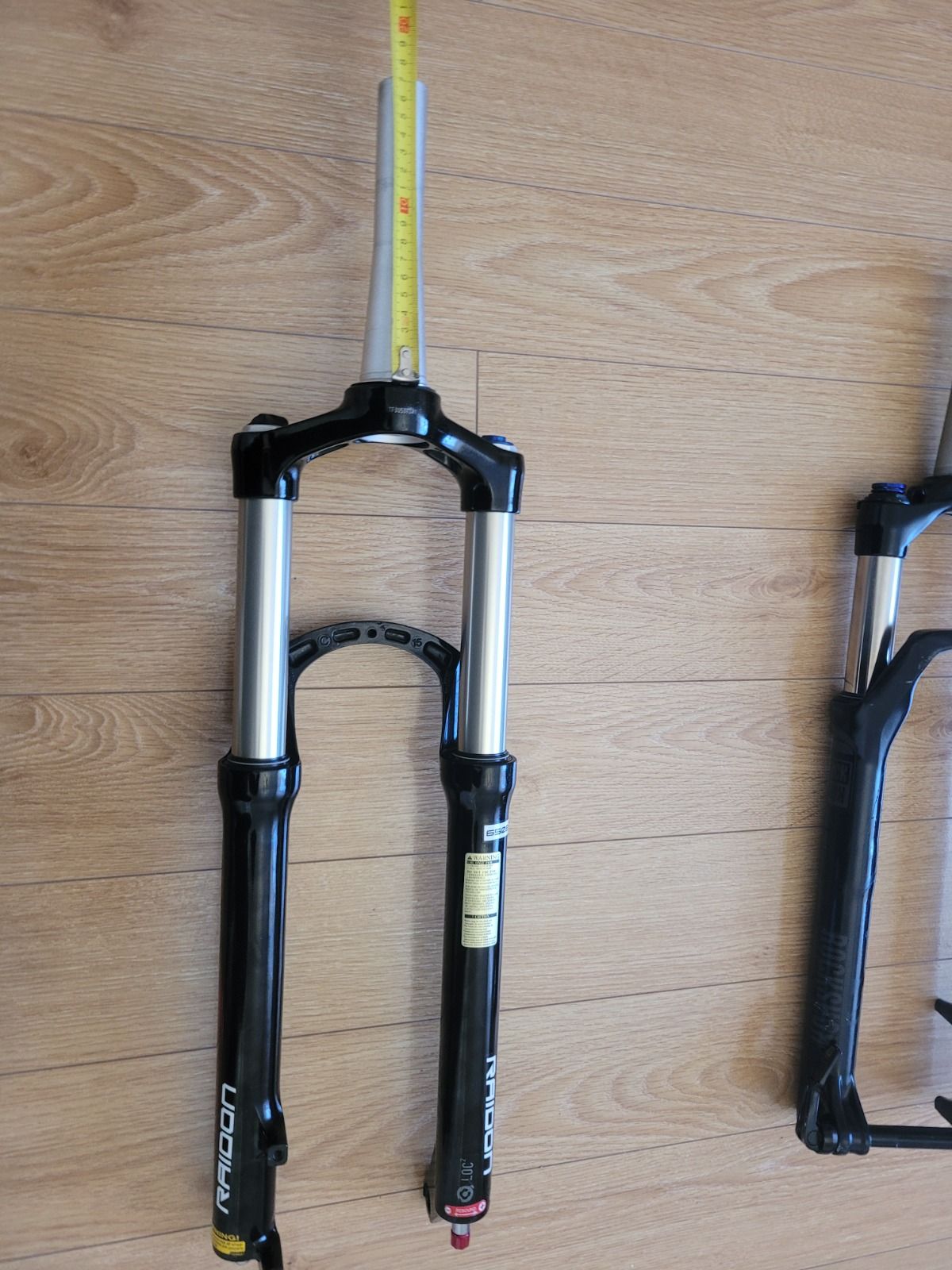 Вилки ROCKSHOX,  SRSUNTOUR  AIR 27.5.