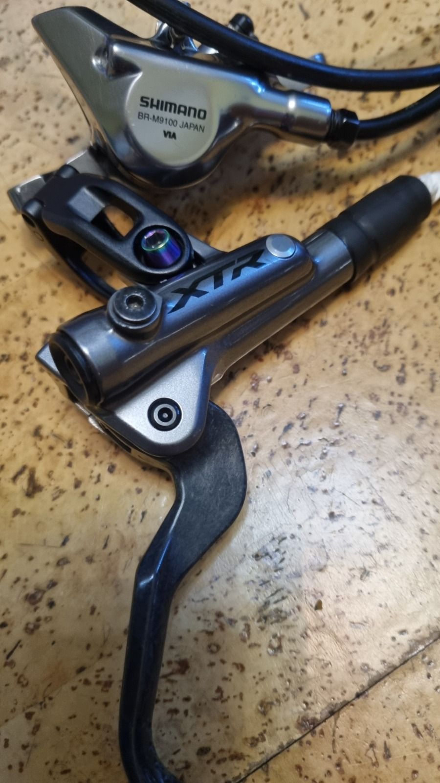 Топовые гидравлические тормоза Shimano XTR BR M9100
