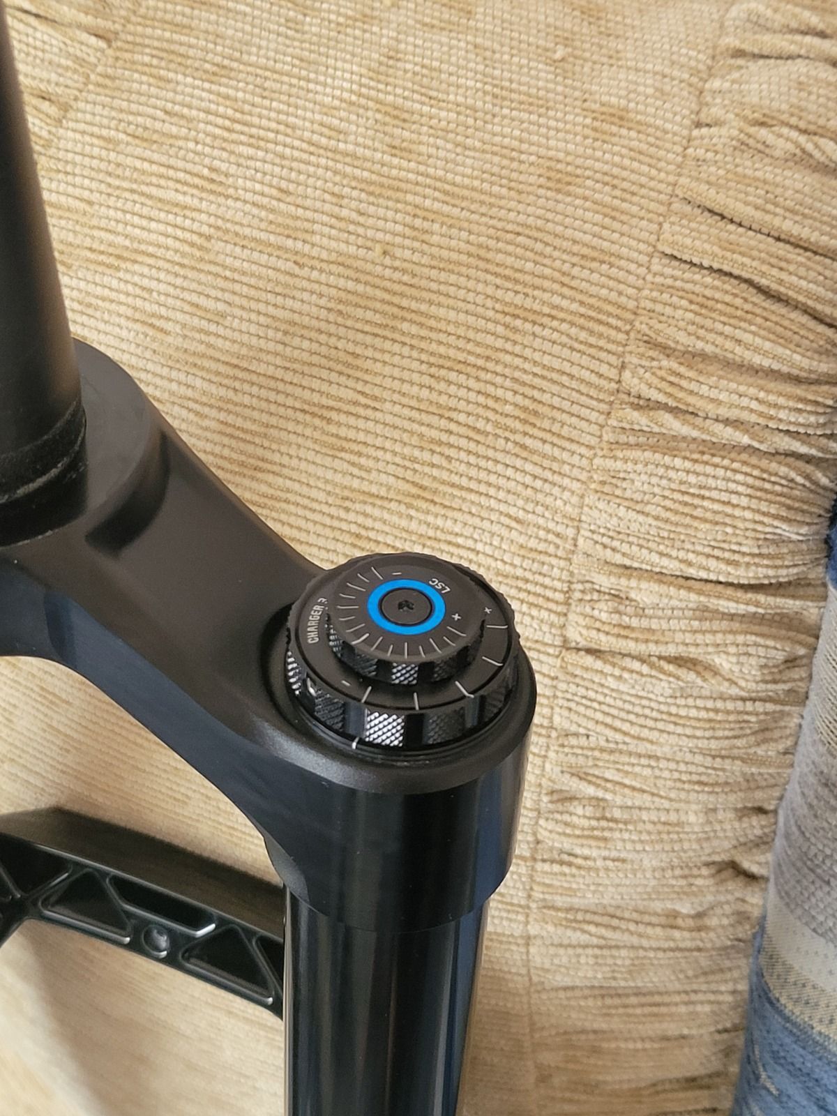 Вилка Rockshox Zeb Ultimate Charger 3