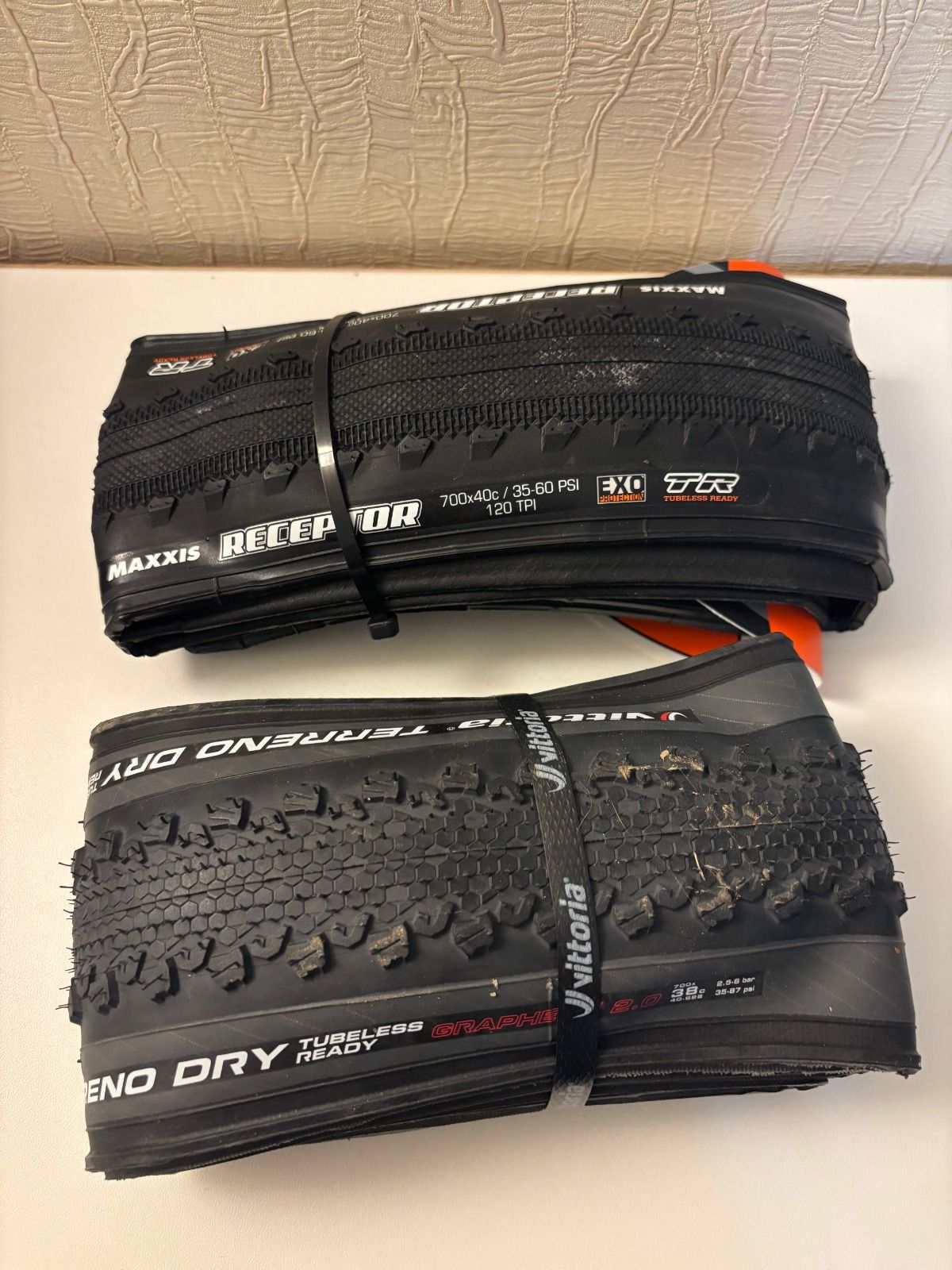 Покрышки гравел бескамерные vittoria terreno dry 700x38 и maxxis receptor 700x400