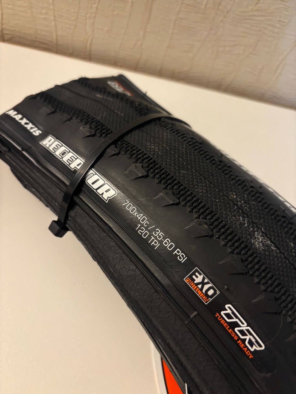 Покрышки гравел бескамерные vittoria terreno dry 700x38 и maxxis receptor 700x400