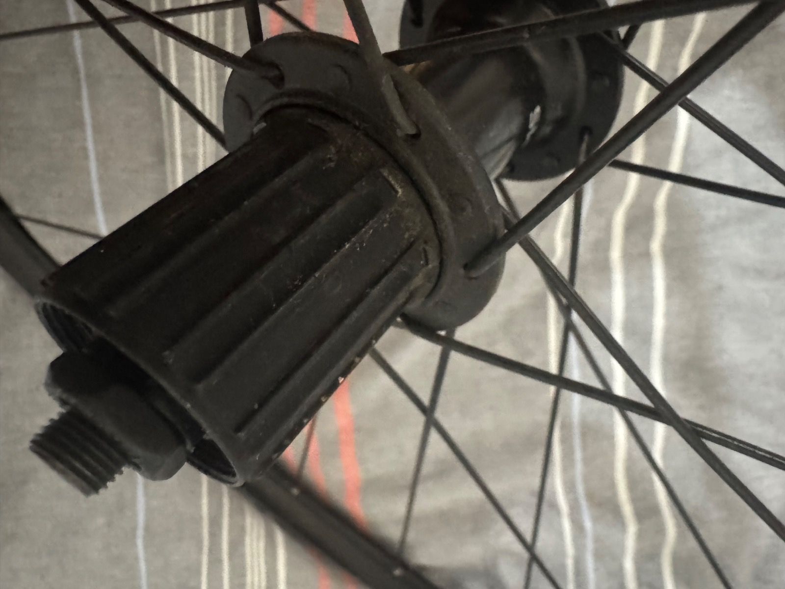 Колеса шоссейные Shimano WH-RS100-CL 28