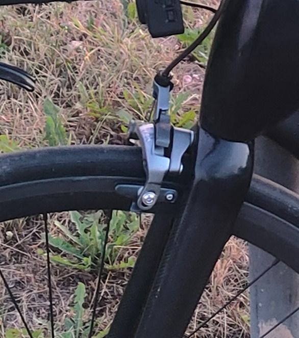 Клещевые тормоза Shimano Ultegra 6800(перед) с колодками