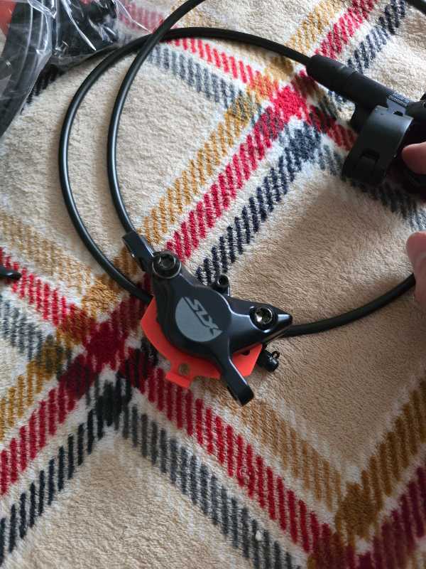 Гидравлические тормоза Shimano SLX M7120