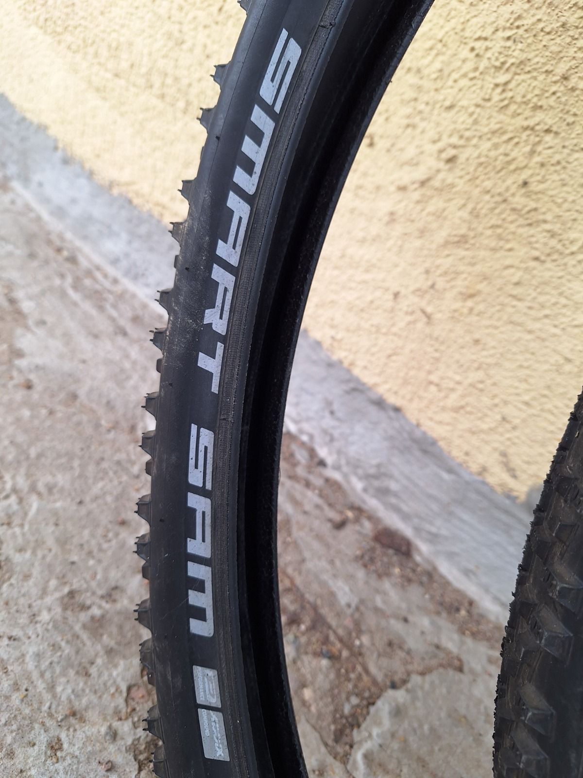 Две покрышки 28/29x1.75  Schwalbe Smart Sam с камерой