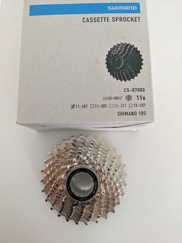 Новые оригинальные кассеты Shimano CS-R7000, 11ск, 11-28 и Shimano CS-R8000, 11ск, 11-32