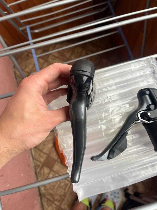 Shimano Claris r2000 shifters 2x8