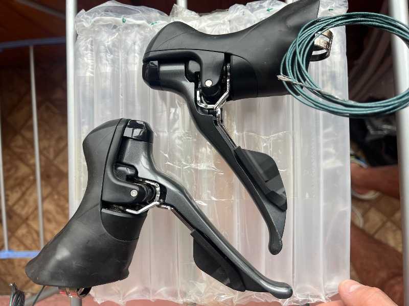 Shimano Claris r2000 shifters 2x8