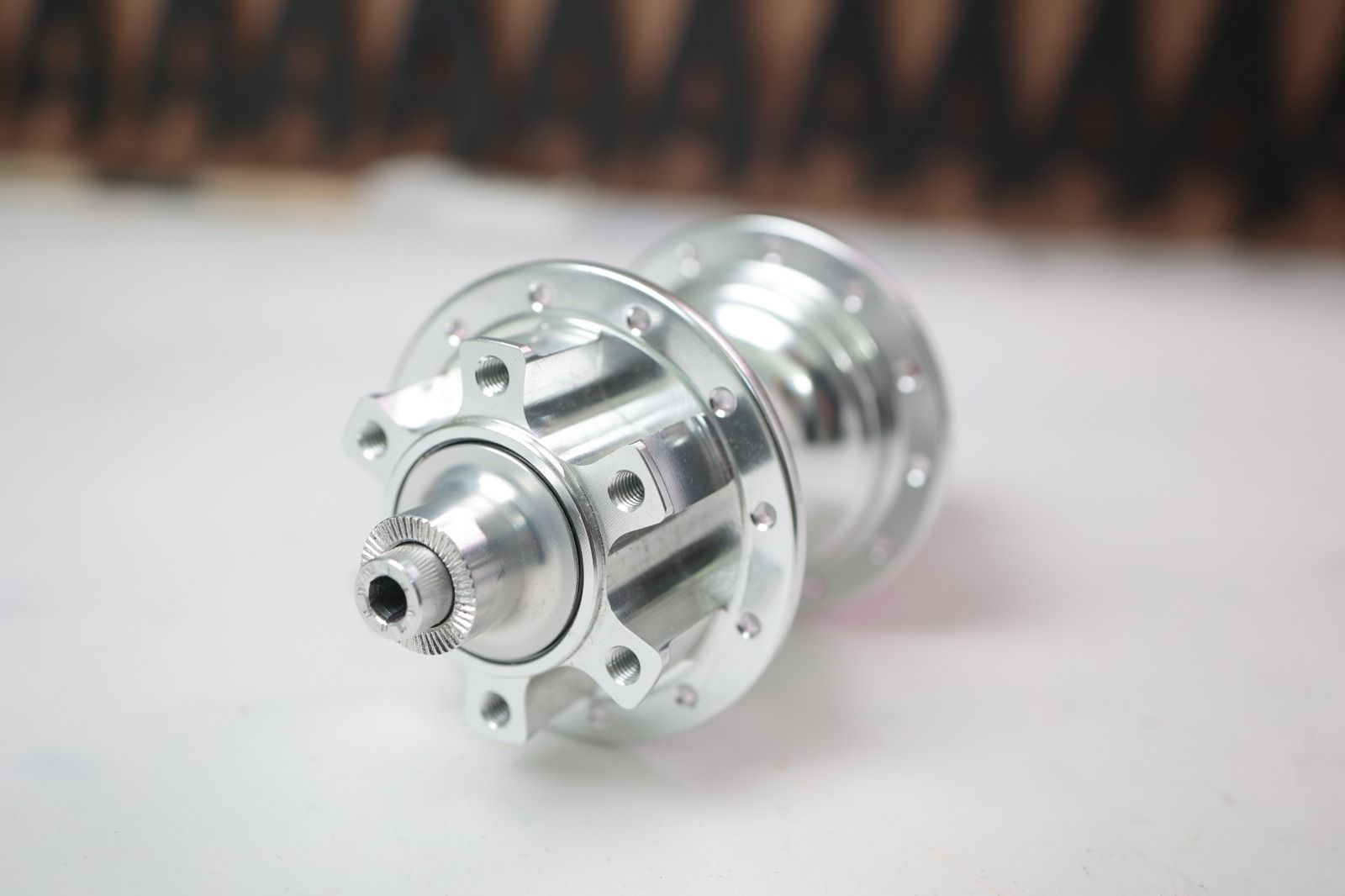 Задняя втулка SunRingle DirtyFlea 135mm QR 6 болтов 24 ДЫРКИ почти новая