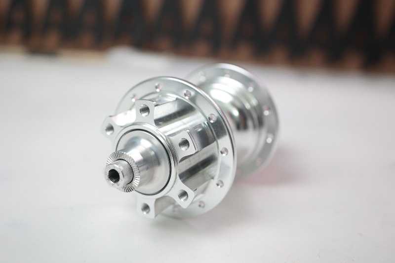 Задняя втулка SunRingle DirtyFlea 135mm QR 6 болтов 24 ДЫРКИ почти новая