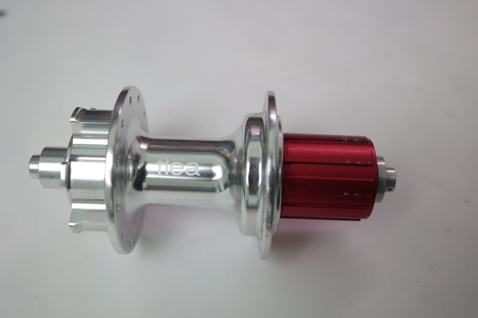 Задняя втулка SunRingle DirtyFlea 135mm QR 6 болтов 24 ДЫРКИ почти новая