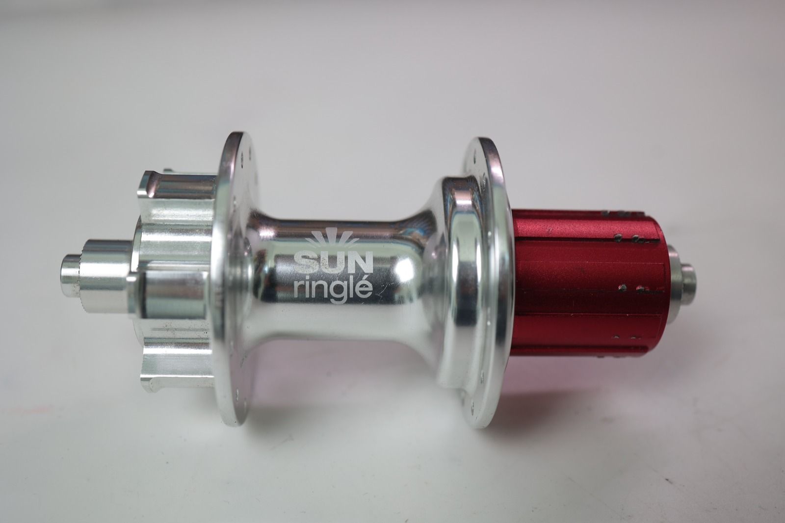 Задняя втулка SunRingle DirtyFlea 135mm QR 6 болтов 24 ДЫРКИ почти новая