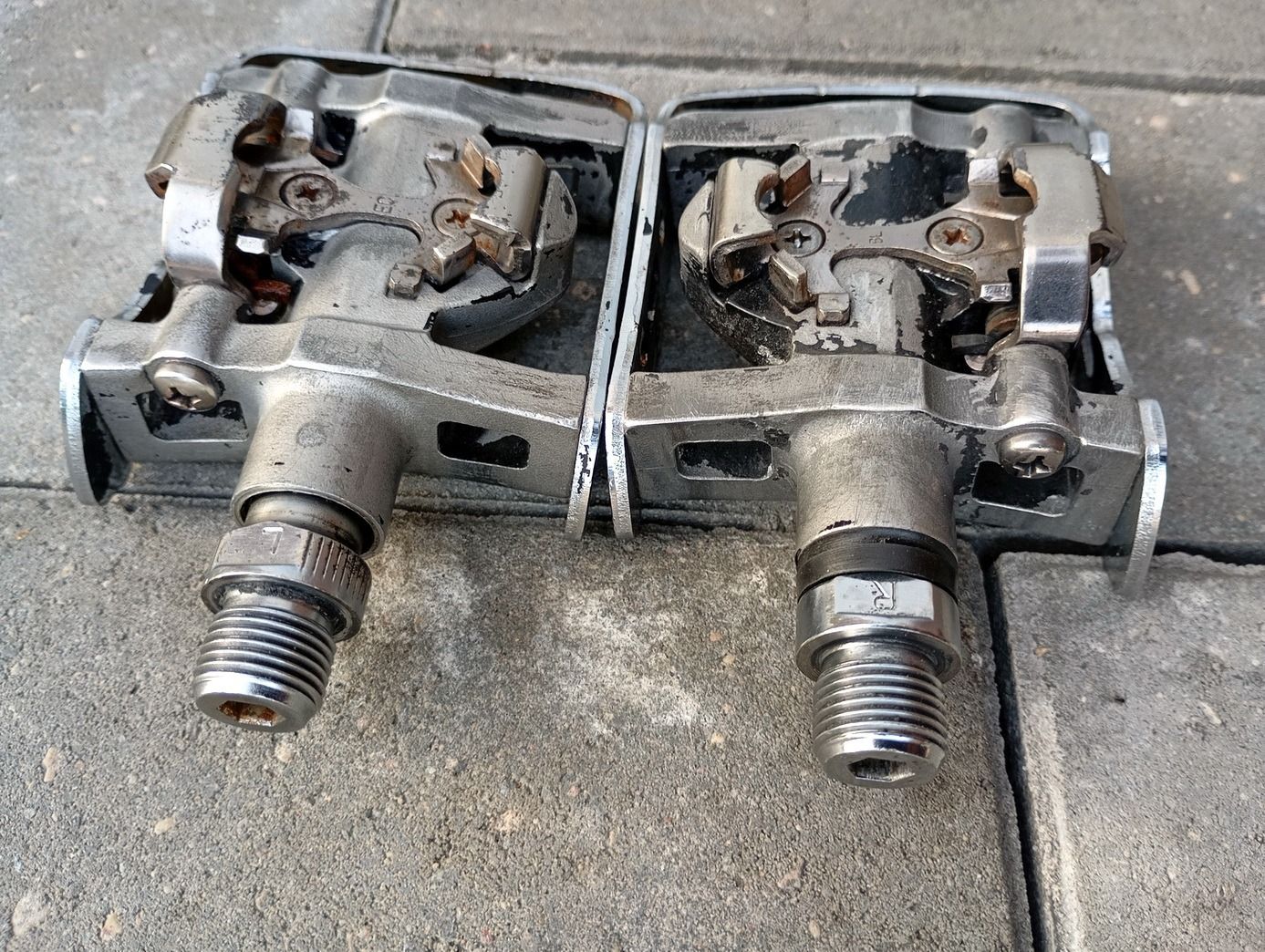Контактные педали Shimano PD-M324