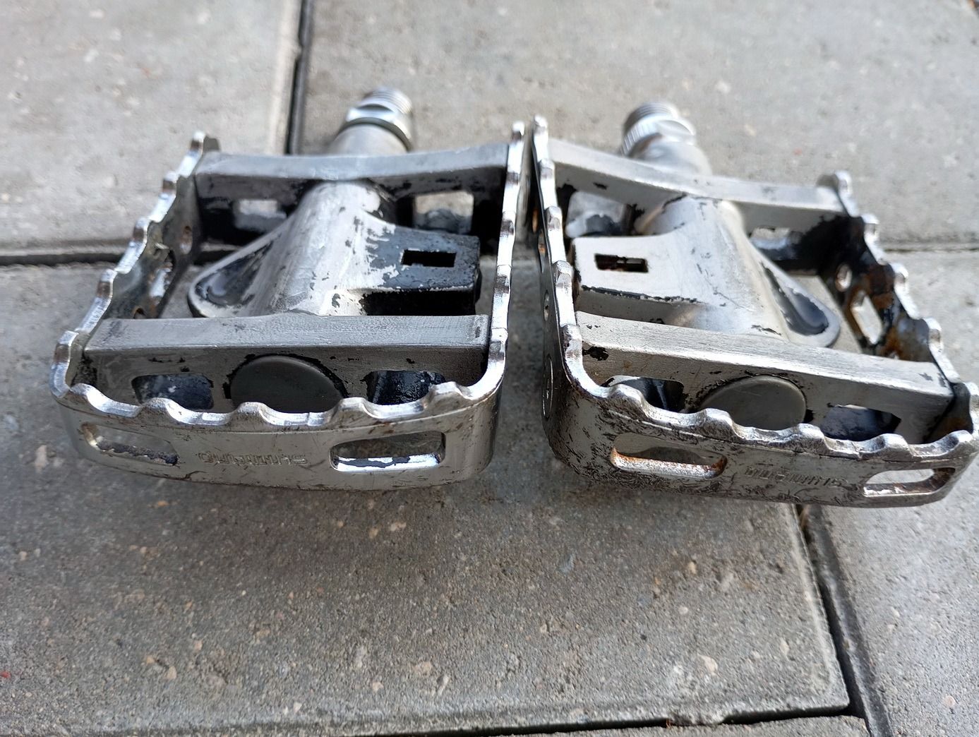 Контактные педали Shimano PD-M324