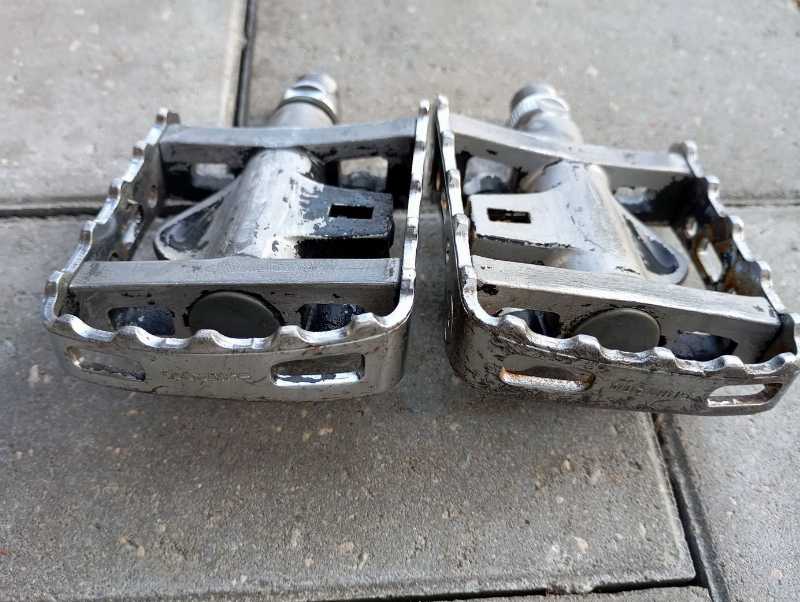 Контактные педали Shimano PD-M324
