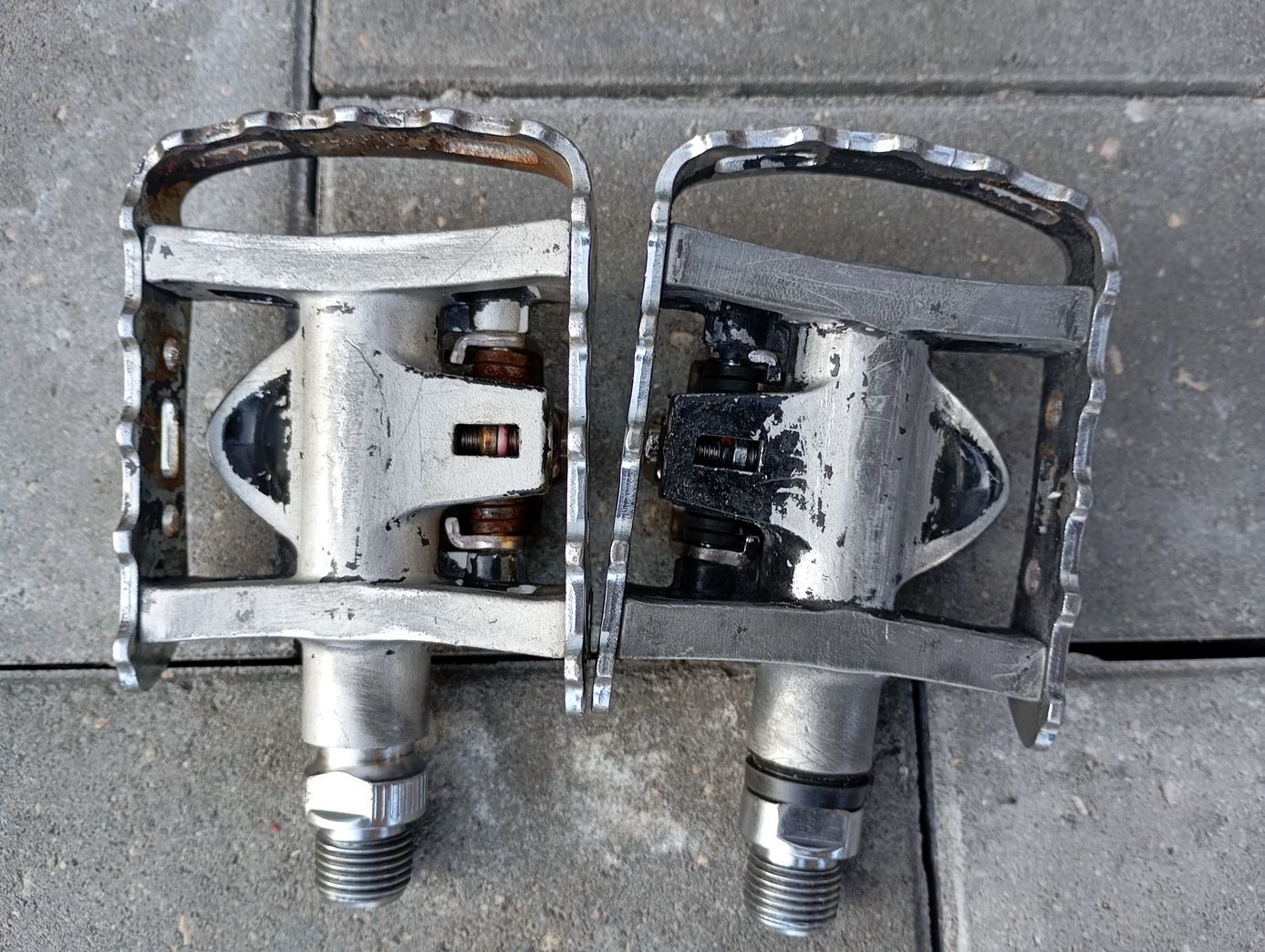Контактные педали Shimano PD-M324