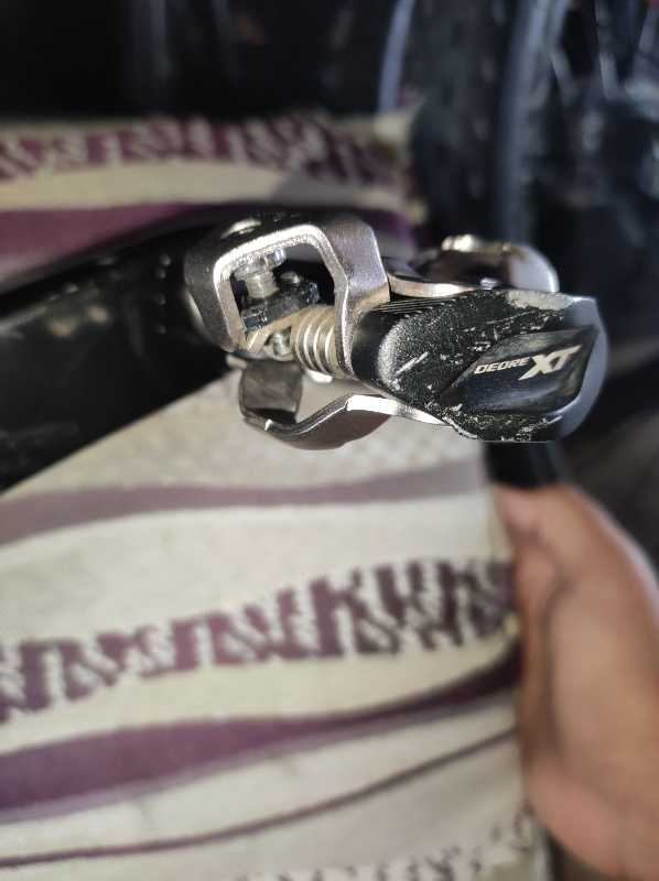 Контактные педали Shimano XT pd-m8100. Состояние на крепкую 9 пробег максимум 300 км.царапина т.к криво затаскивал в машину.