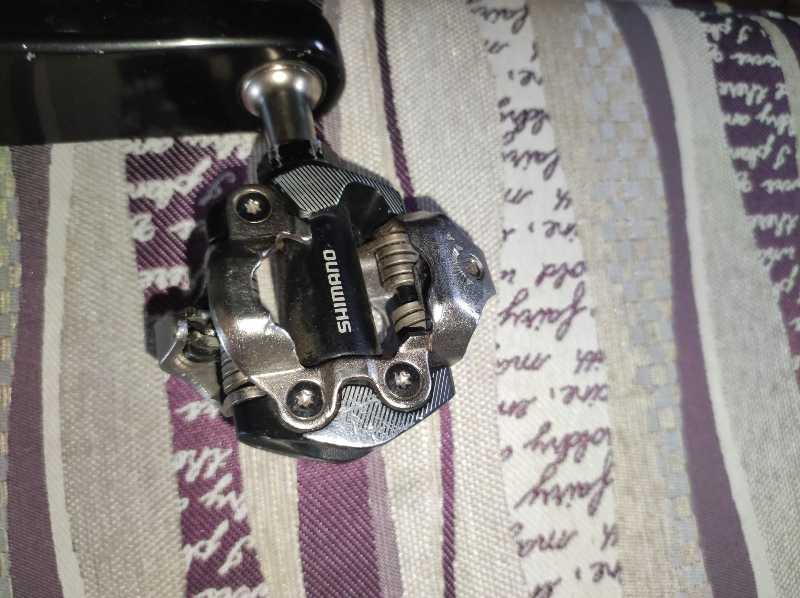 Контактные педали Shimano XT pd-m8100. Состояние на крепкую 9 пробег максимум 300 км.царапина т.к криво затаскивал в машину.