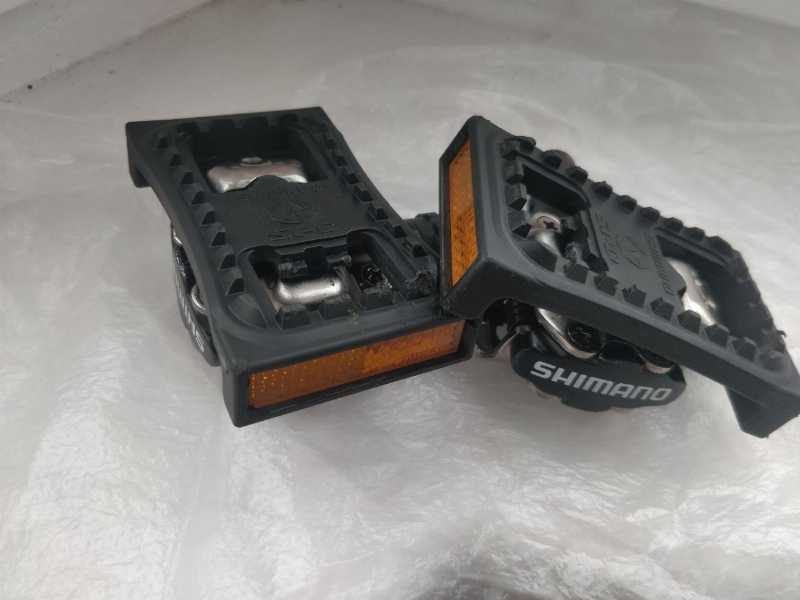 Педали Shimano PD-M520 (Малайзия) контактные, с топталками-накладками.