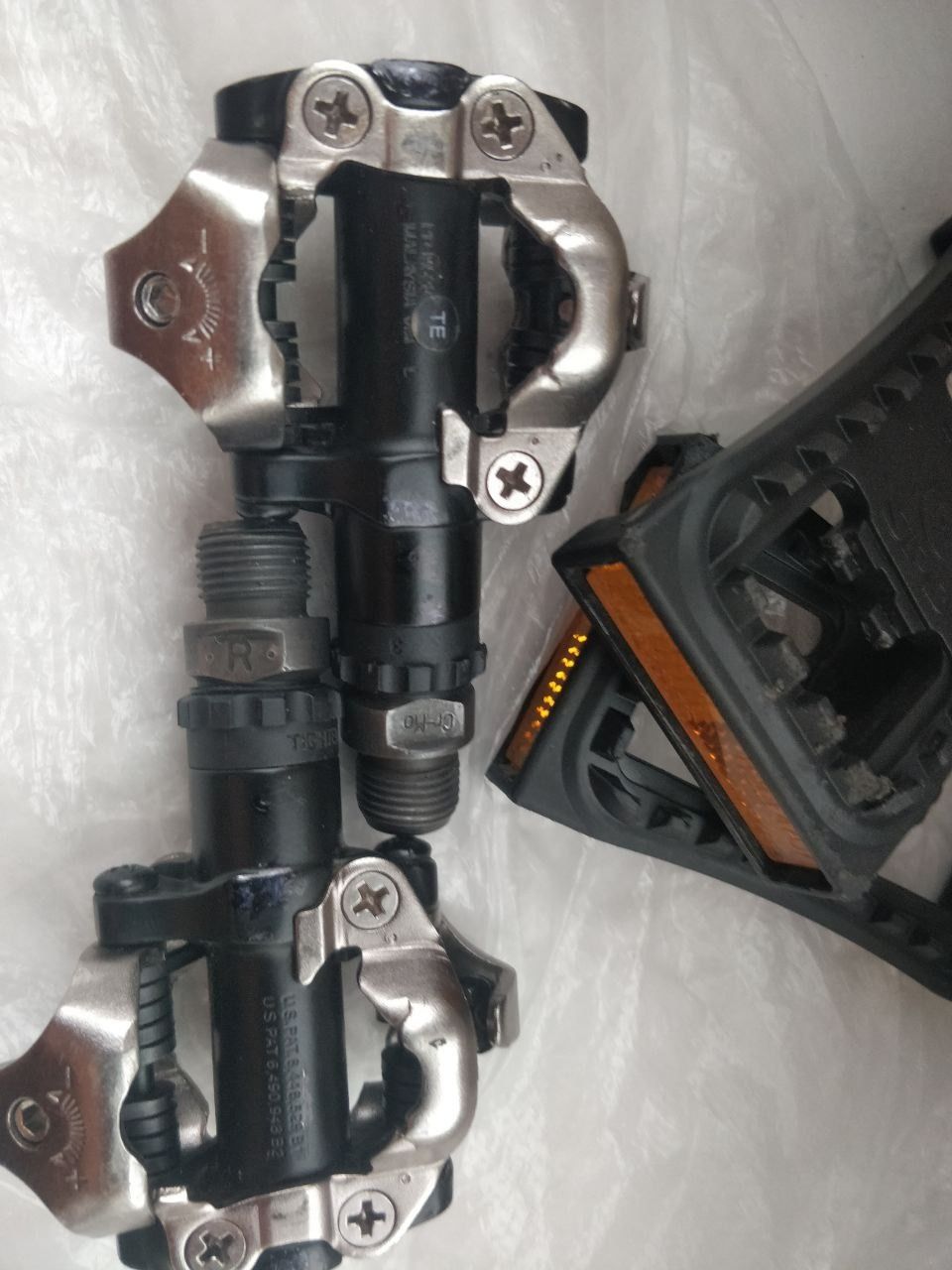 Педали Shimano PD-M520 (Малайзия) контактные, с топталками-накладками.