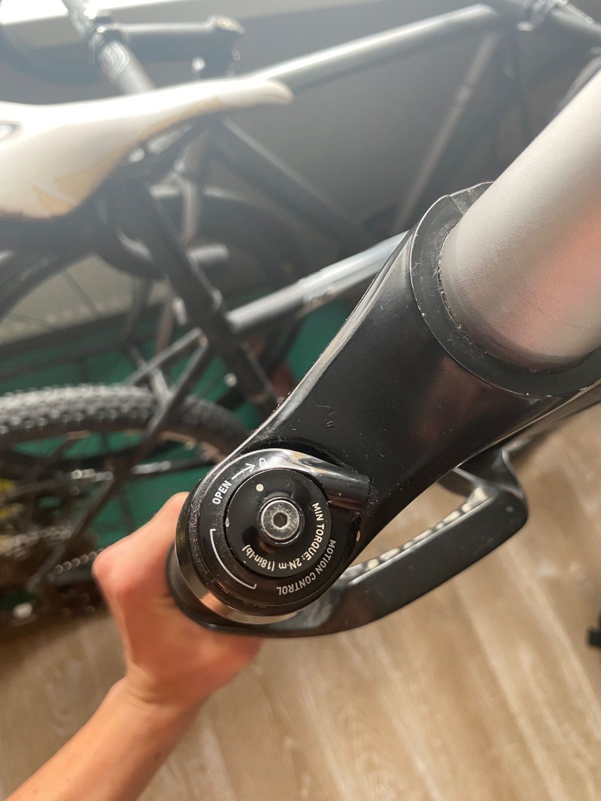 Вилка ROCK SHOX RECON GOLD 29 15/110
