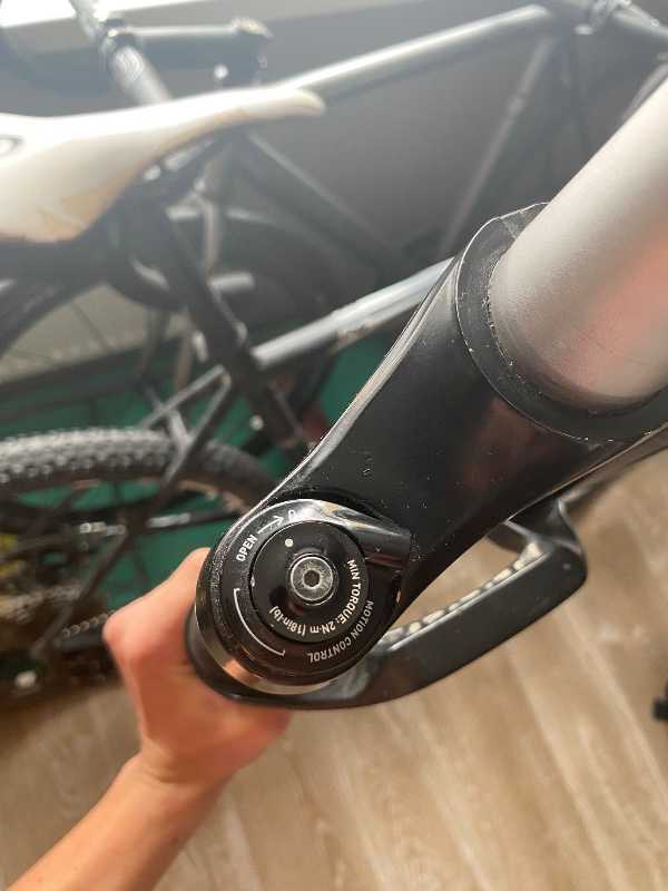 Вилка ROCK SHOX RECON GOLD 29 15/110