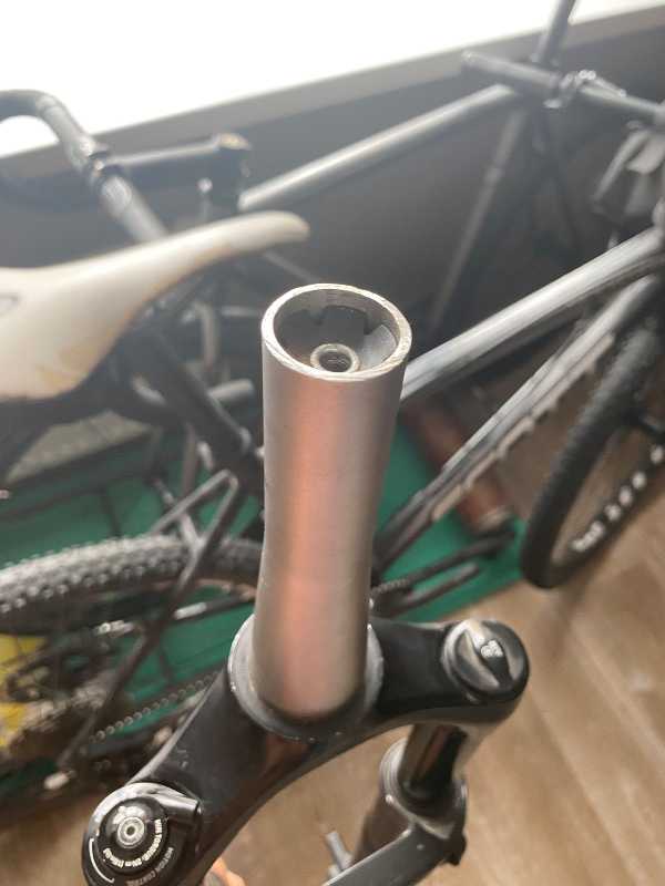 Вилка ROCK SHOX RECON GOLD 29 15/110