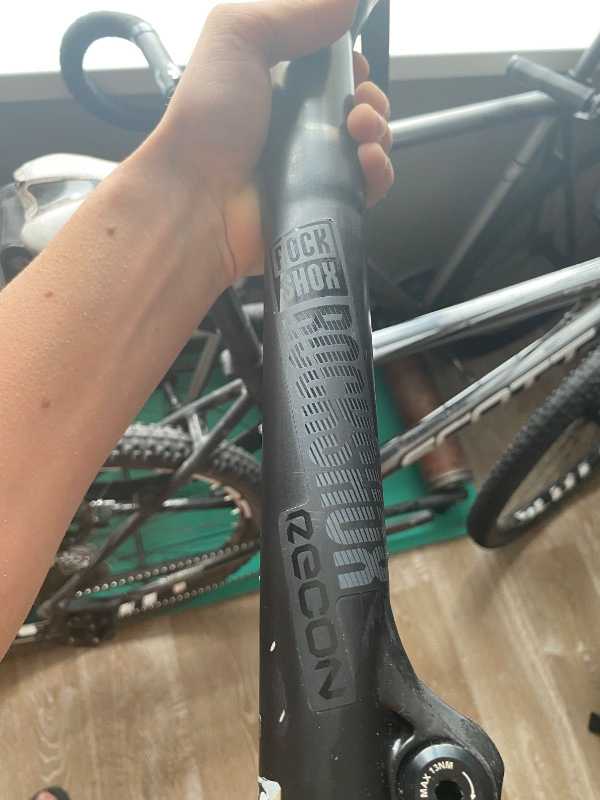 Вилка ROCK SHOX RECON GOLD 29 15/110