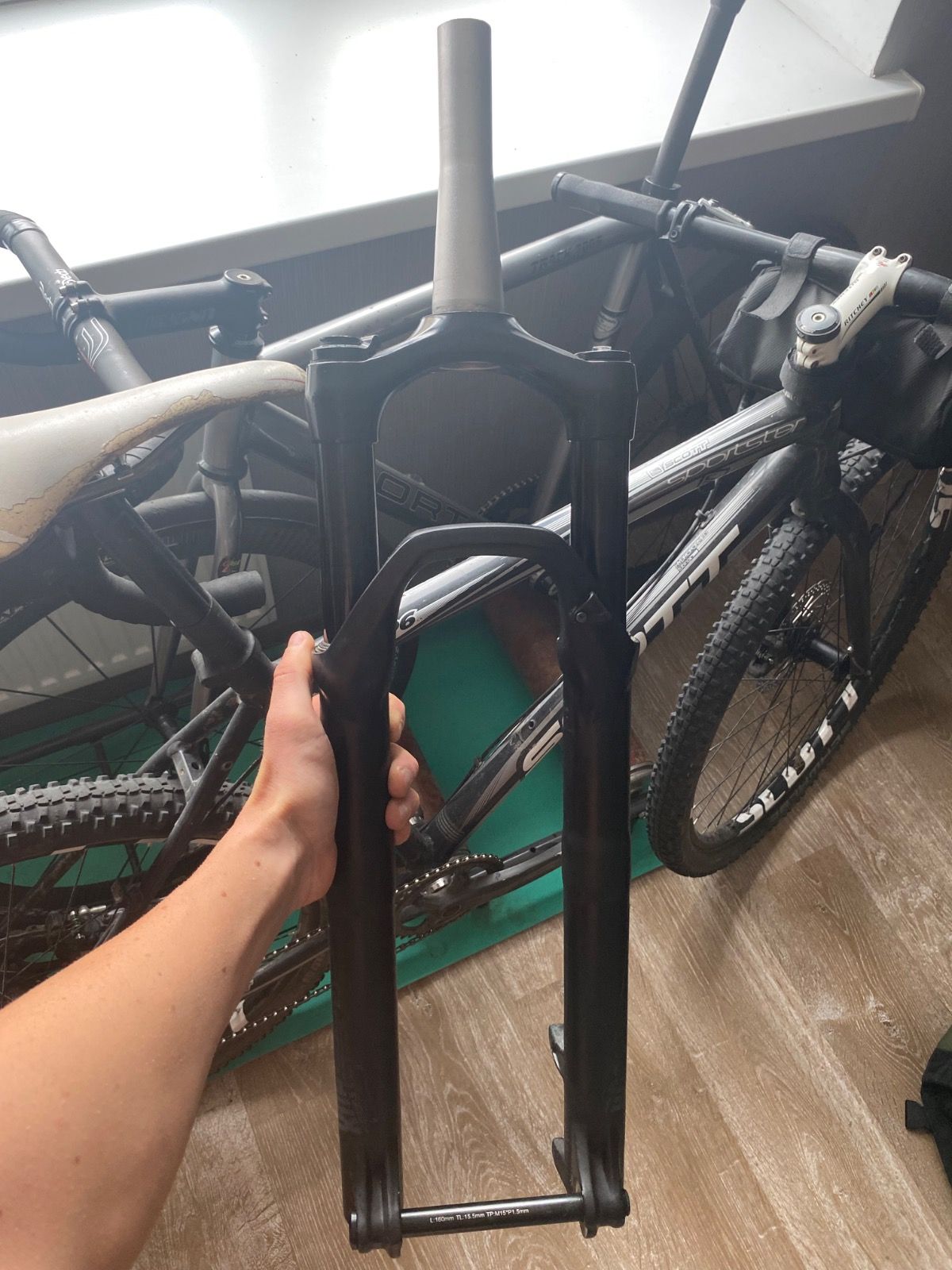 Вилка ROCK SHOX RECON GOLD 29 15/110
